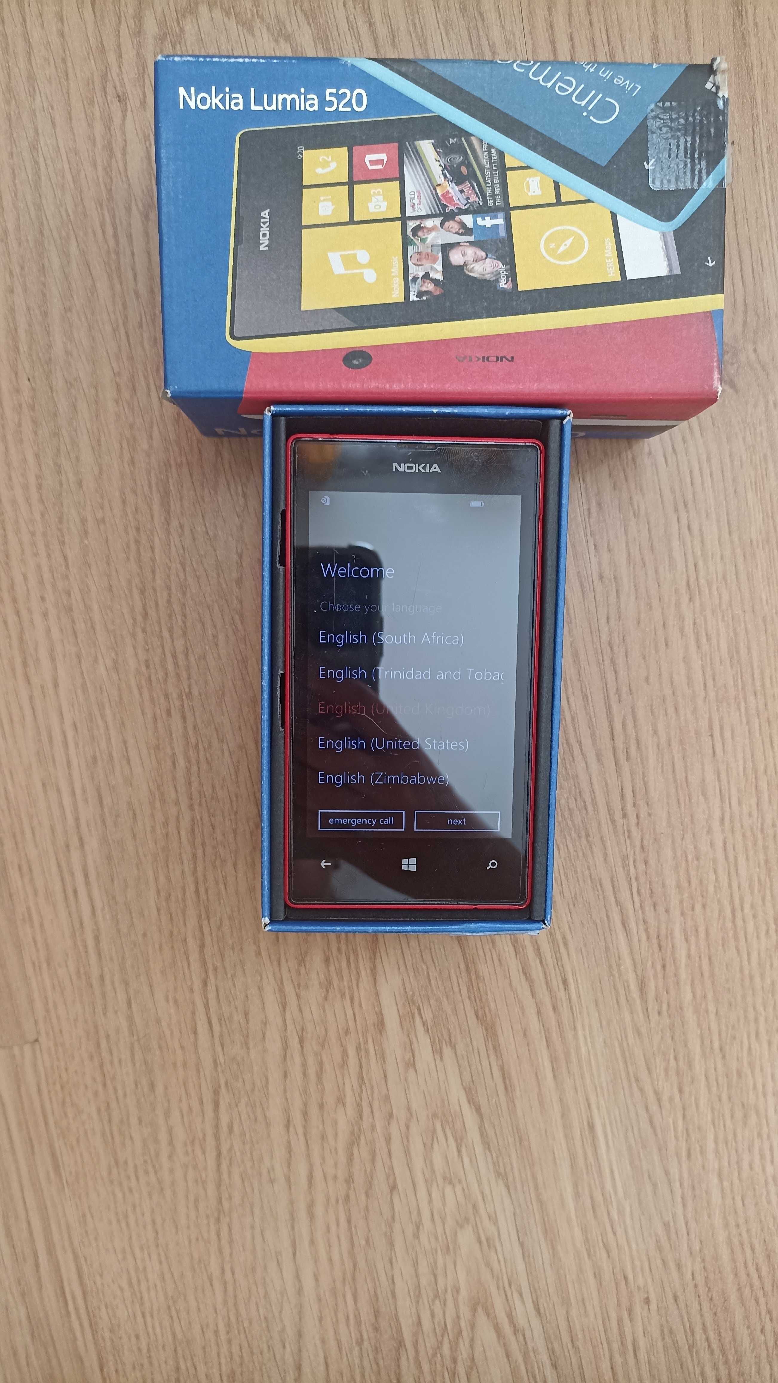 Телефон Nokia Lumia 520