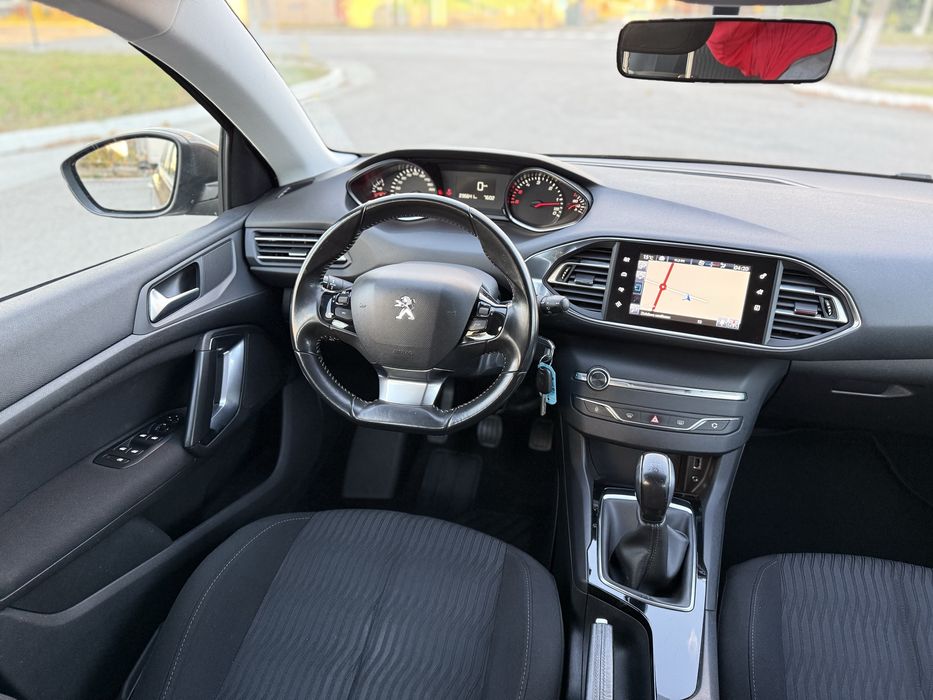 Peugeot 308 Hatchback , 1.6 hdi , fabr. 2014 , Led , Carte Service !!