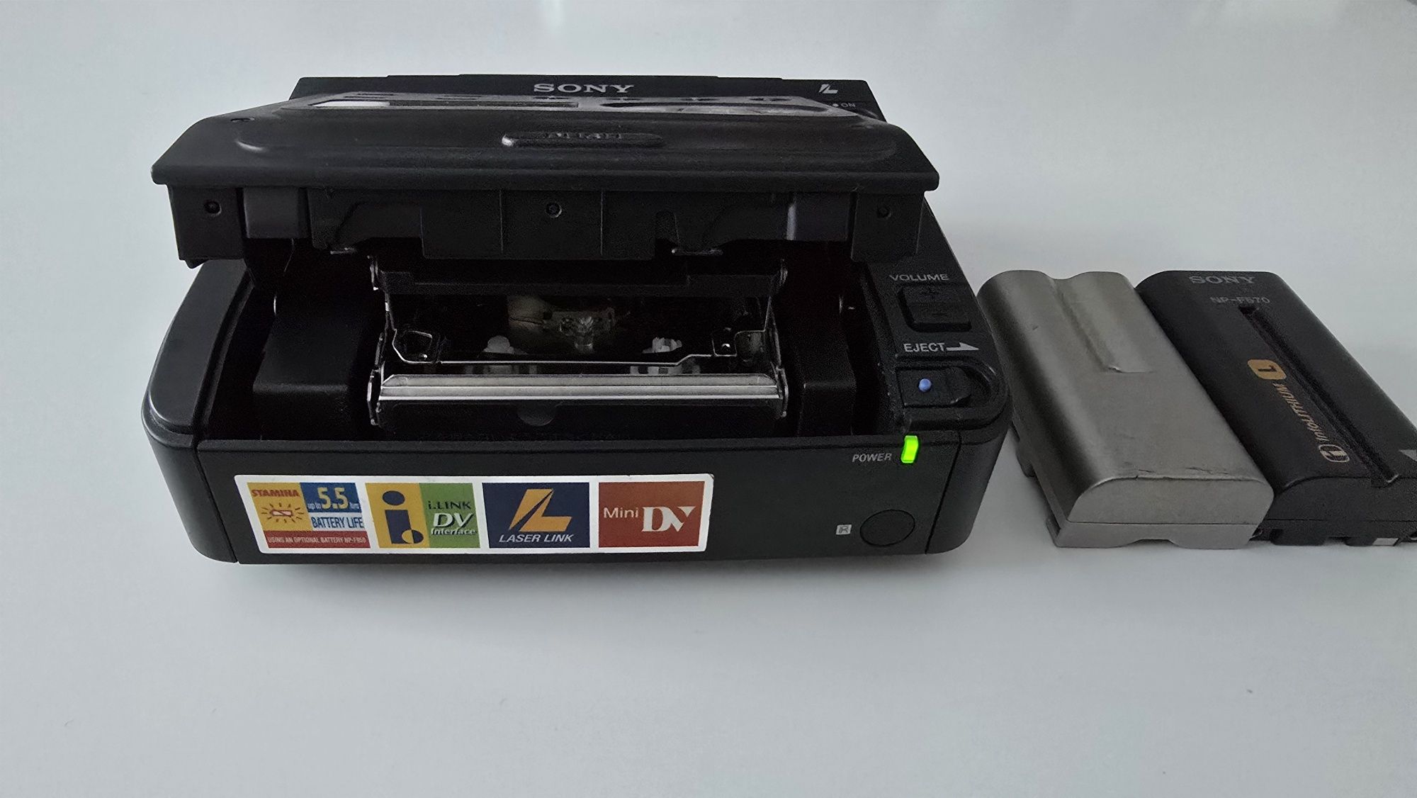 Sony mini DV GV-D300E Digital Video Cassette recorder