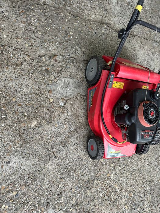 Masina tuns gazon iarbă