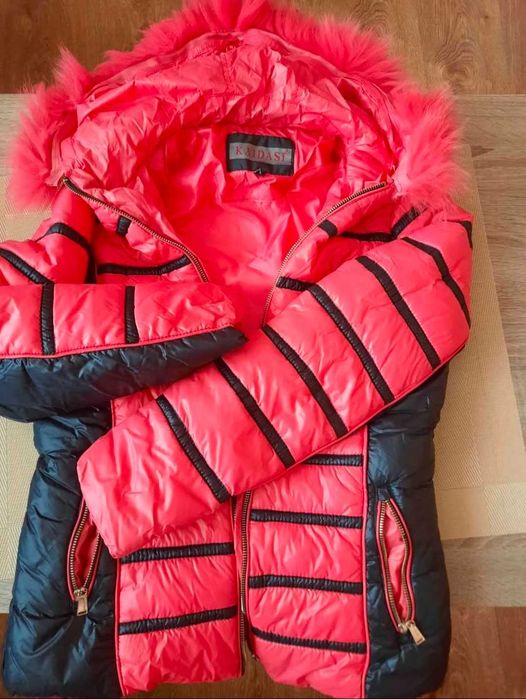 Дамско яке с качулка