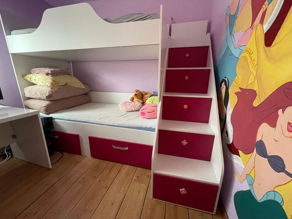 Pat suspendat pentru fetițe