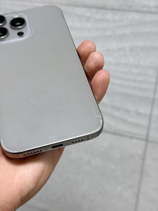 Iphone 16 pro max 256 gb 94 foyiz Orqasi singan