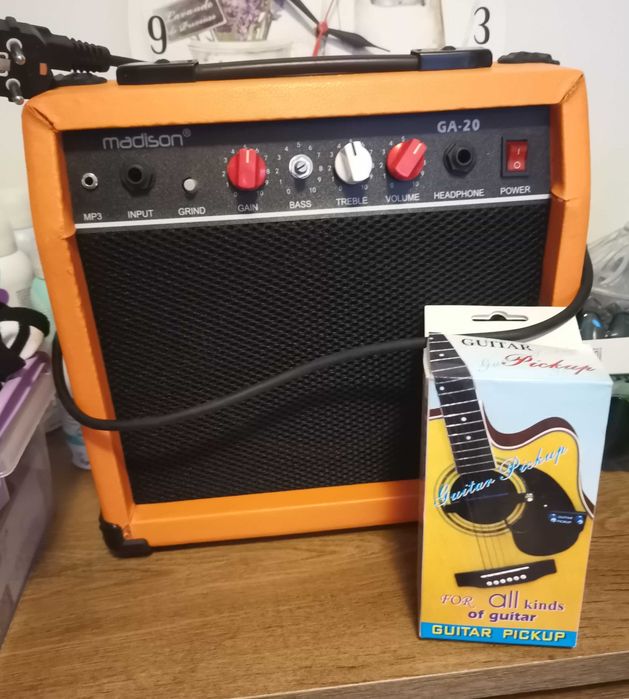 Vând set chitară - amplificator + doză amplificare MUZIKER (nouă).