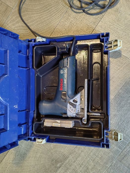 Fierastrau pendular Bosch GST1000 CE