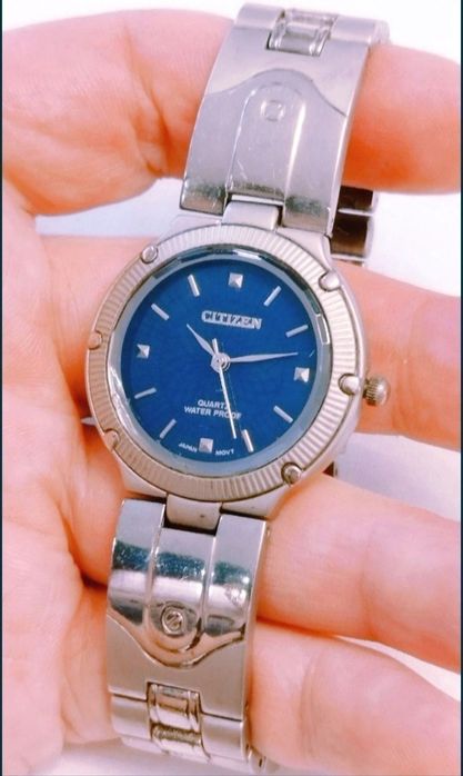 Ceas de damă Citizen cu quartz, carcasă din oțel inoxidabil.