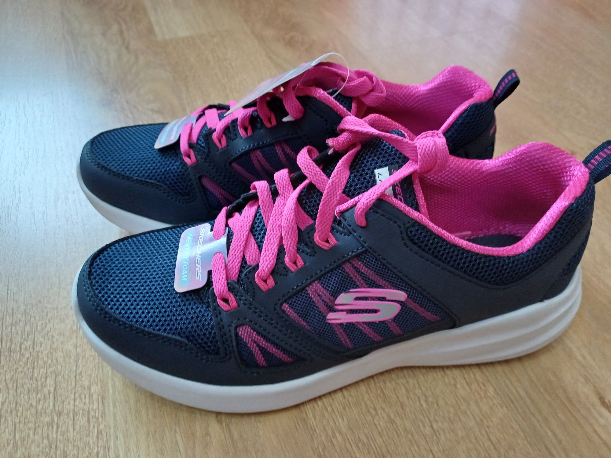 Платнени, спортни - стелка 25см и Skechers n.38