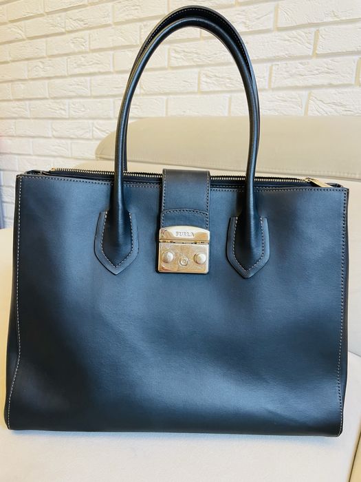 Черна дамска чанта Furla Metropolis