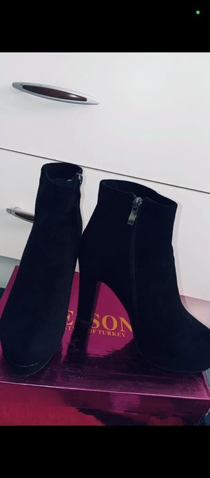 Екі рет киілген жап жаңа, биік болған соң киалмадым. керек болса хабар