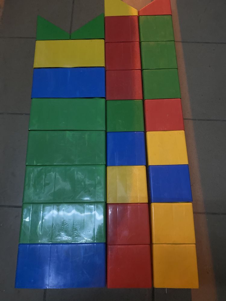 Cuburi / Piese uriase / mari tip Lego cu casti airpods sau bicicleta