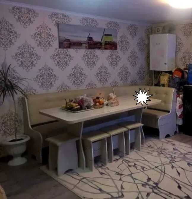 Продаётся кухонный уголок цена 60тыс