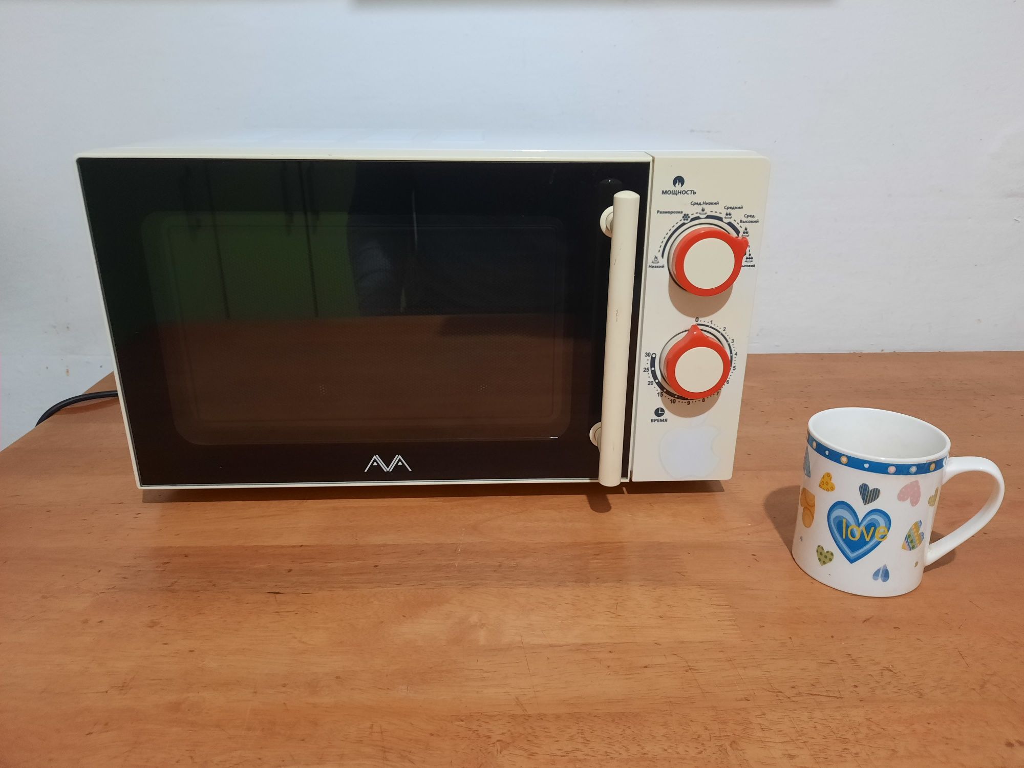Продам микроволновую печь AVA