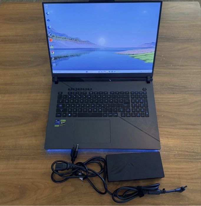 ASUS ROG Strix G18 G814 18” i9-14900HX 2.2GHz RTX4080 32GB RAM 240Hz