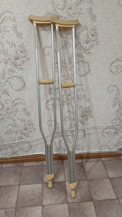 Продам костыли подмышечные