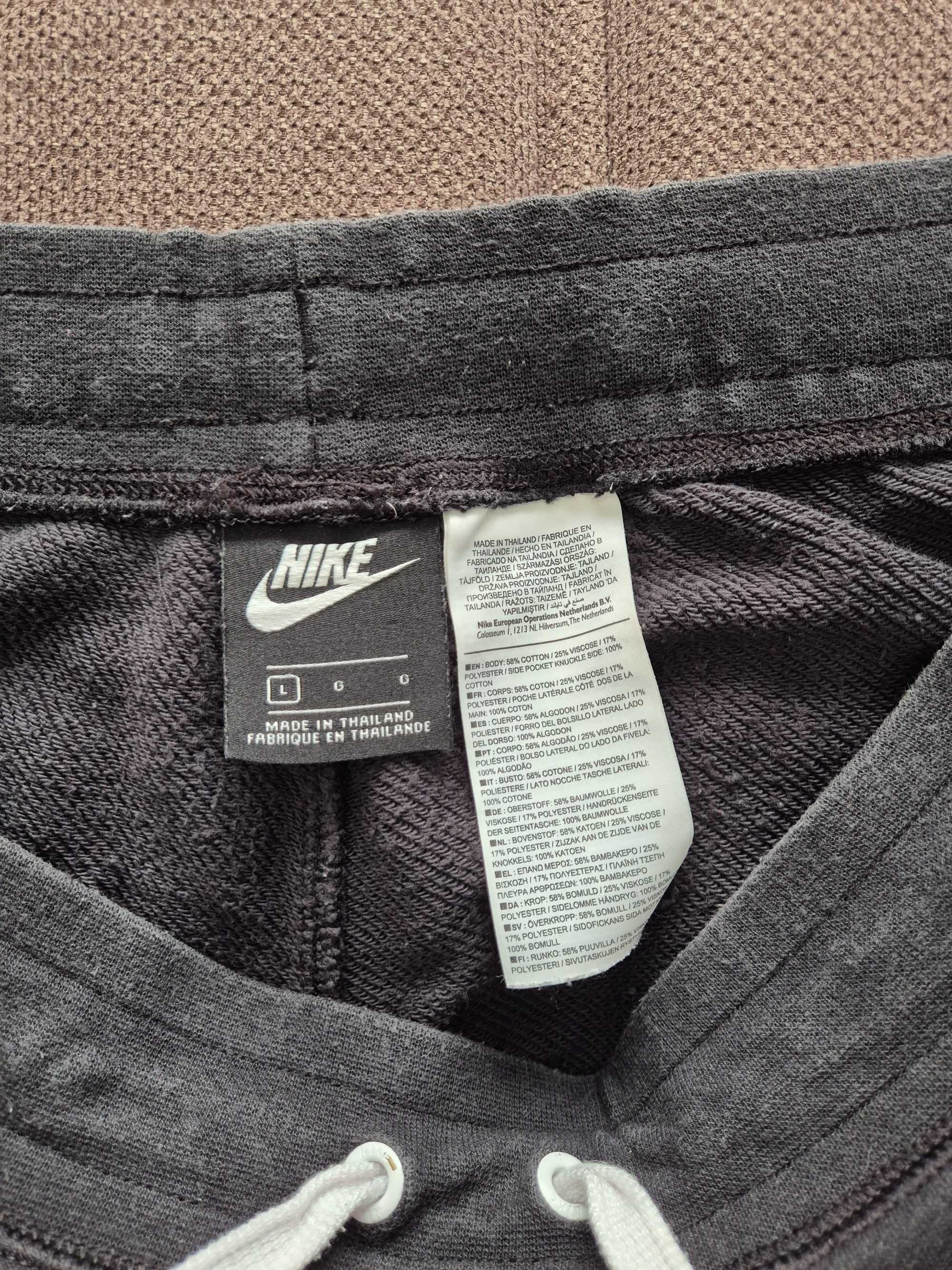 Спортни шорти Nike