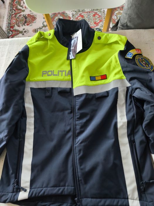 Articole din uniforma de politie actuala 2025