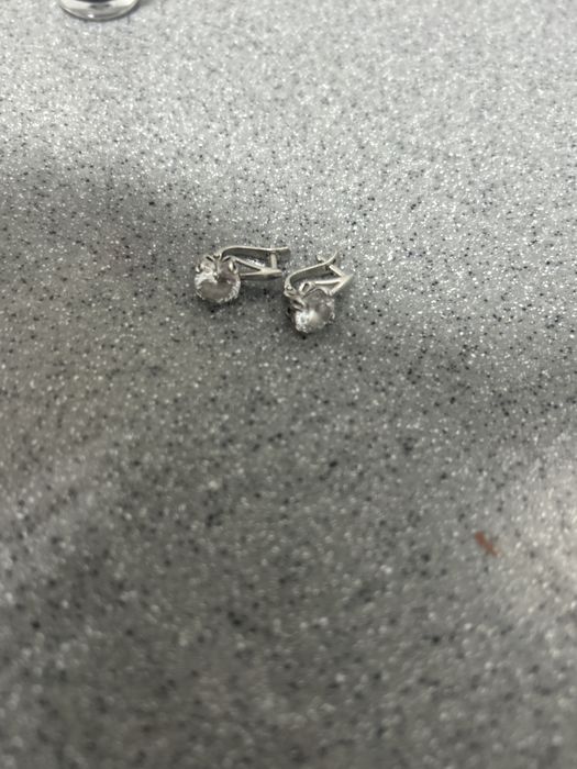 продаю сережки серебреннык