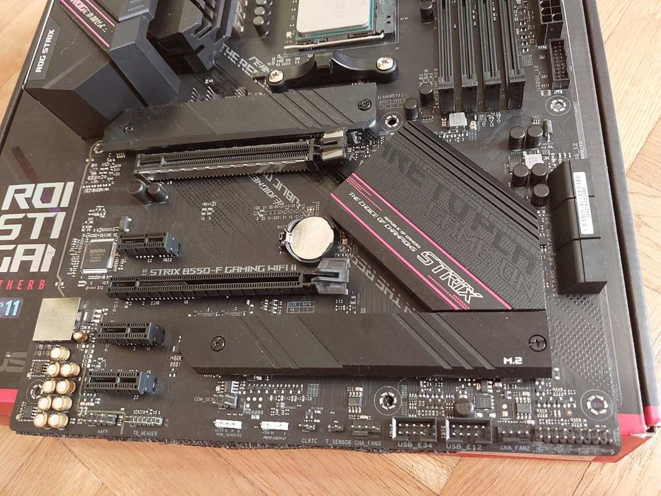 AMD Ryzen 7 5800X + Asus Rog Strix B550-F Gaming Wi-Fi