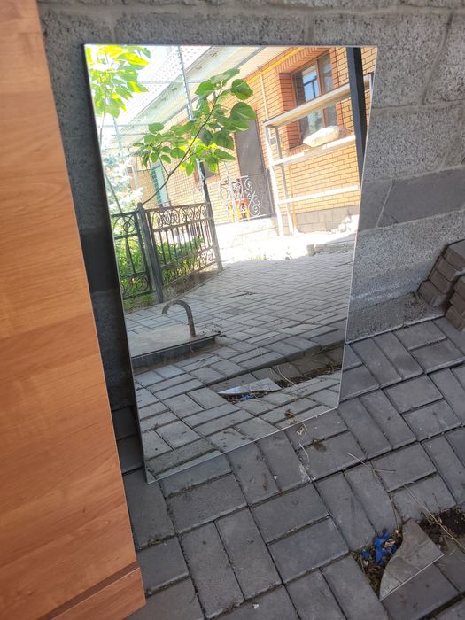 Продам зеркало с подвесной рамой