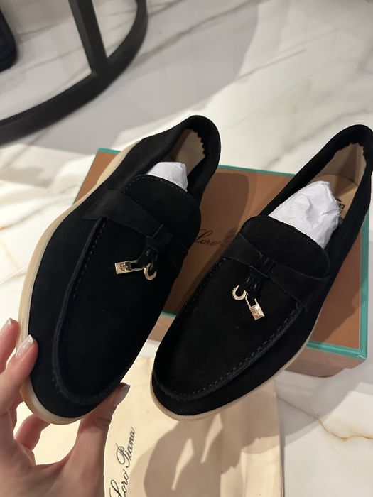 Черни мокасини Loro piana, със златисто, отговаря на 39,5