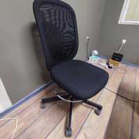 Офис стол с подложка за краката