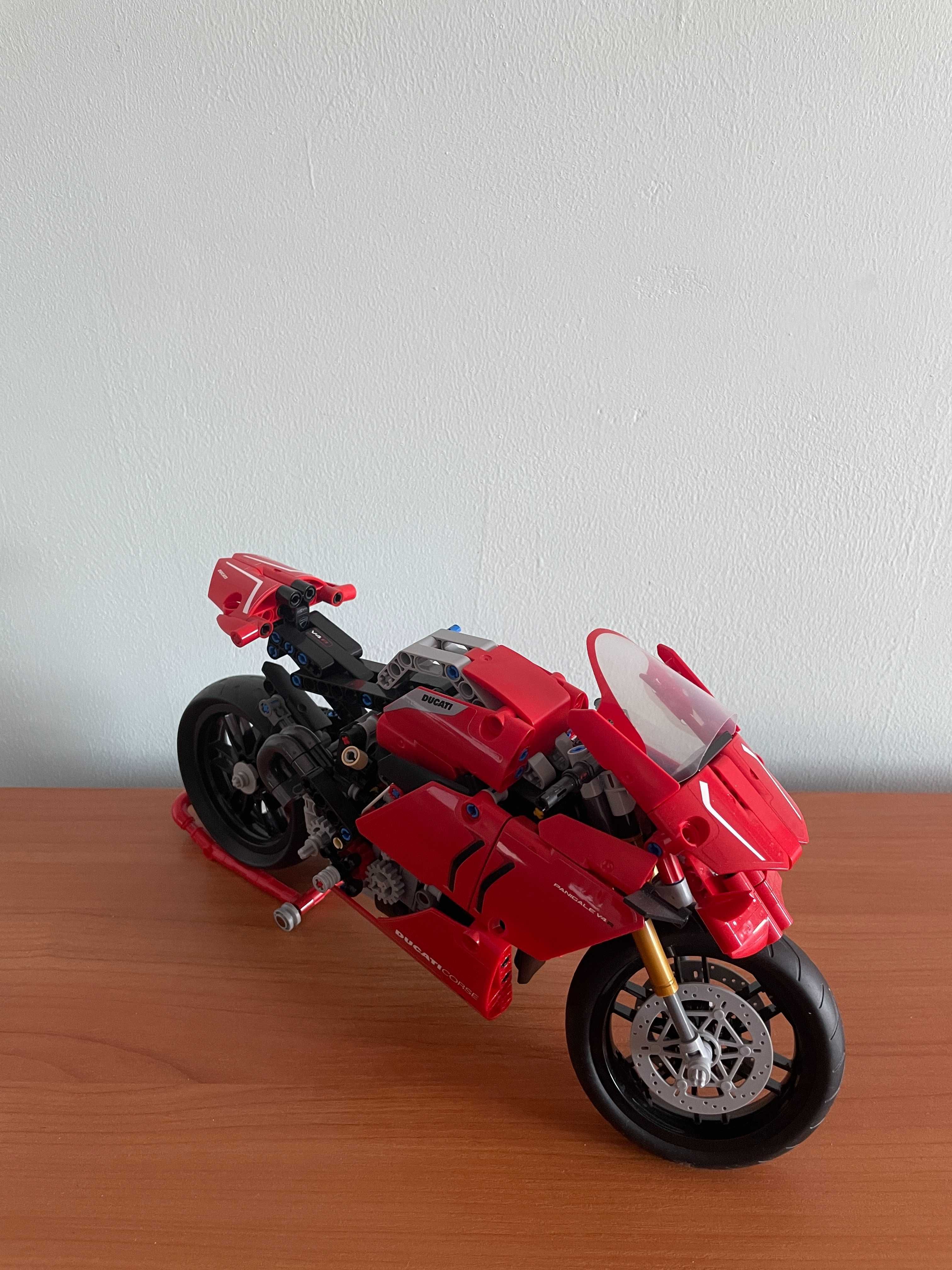 LEGO Technic - Ducati Panigale V4 R 42107, 646 части