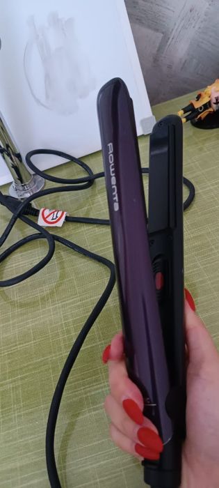 Продаеься выпрямитель для волос в отличном состоянии