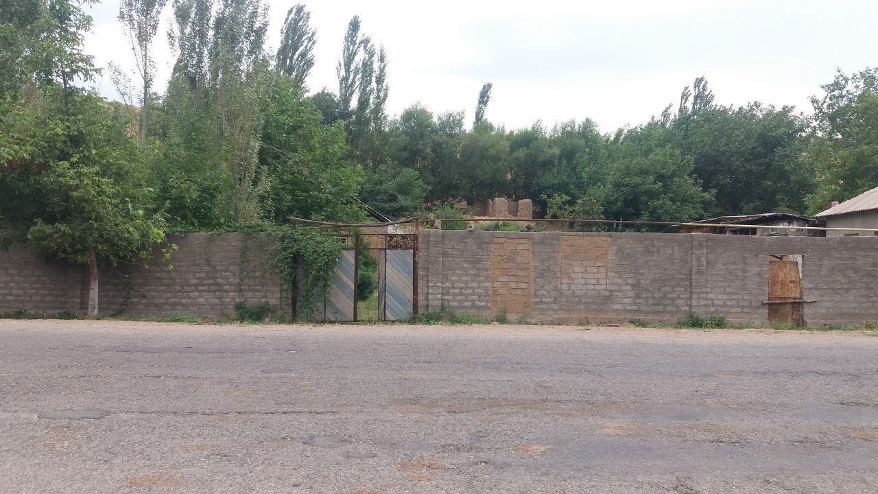 Срочна ер майдони сотилади
