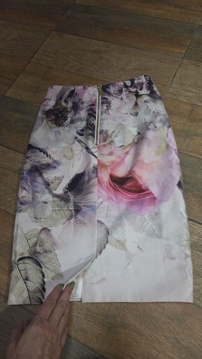 Красиви,цветни маркови поли Xs  S Пола xs
