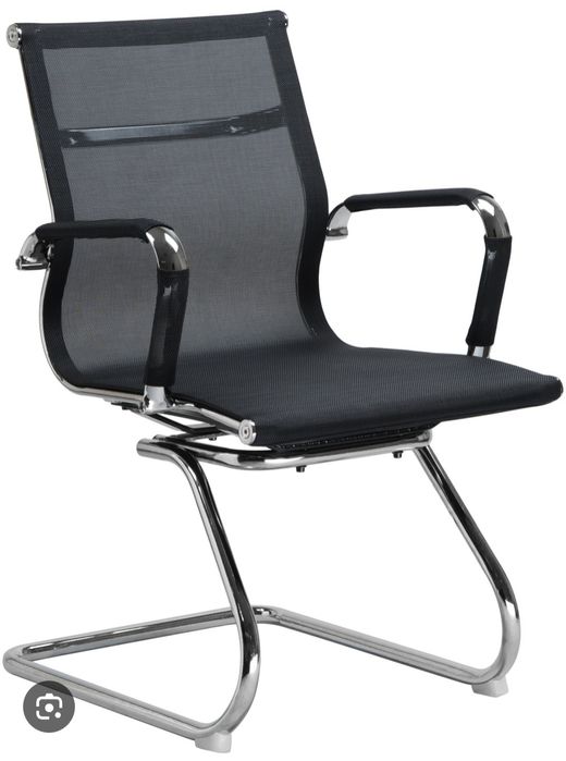 Офисный стул черный