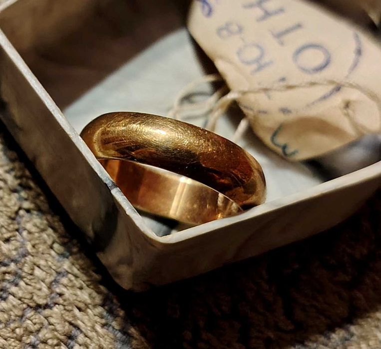 Кольцо обручальное 750 пробы новое