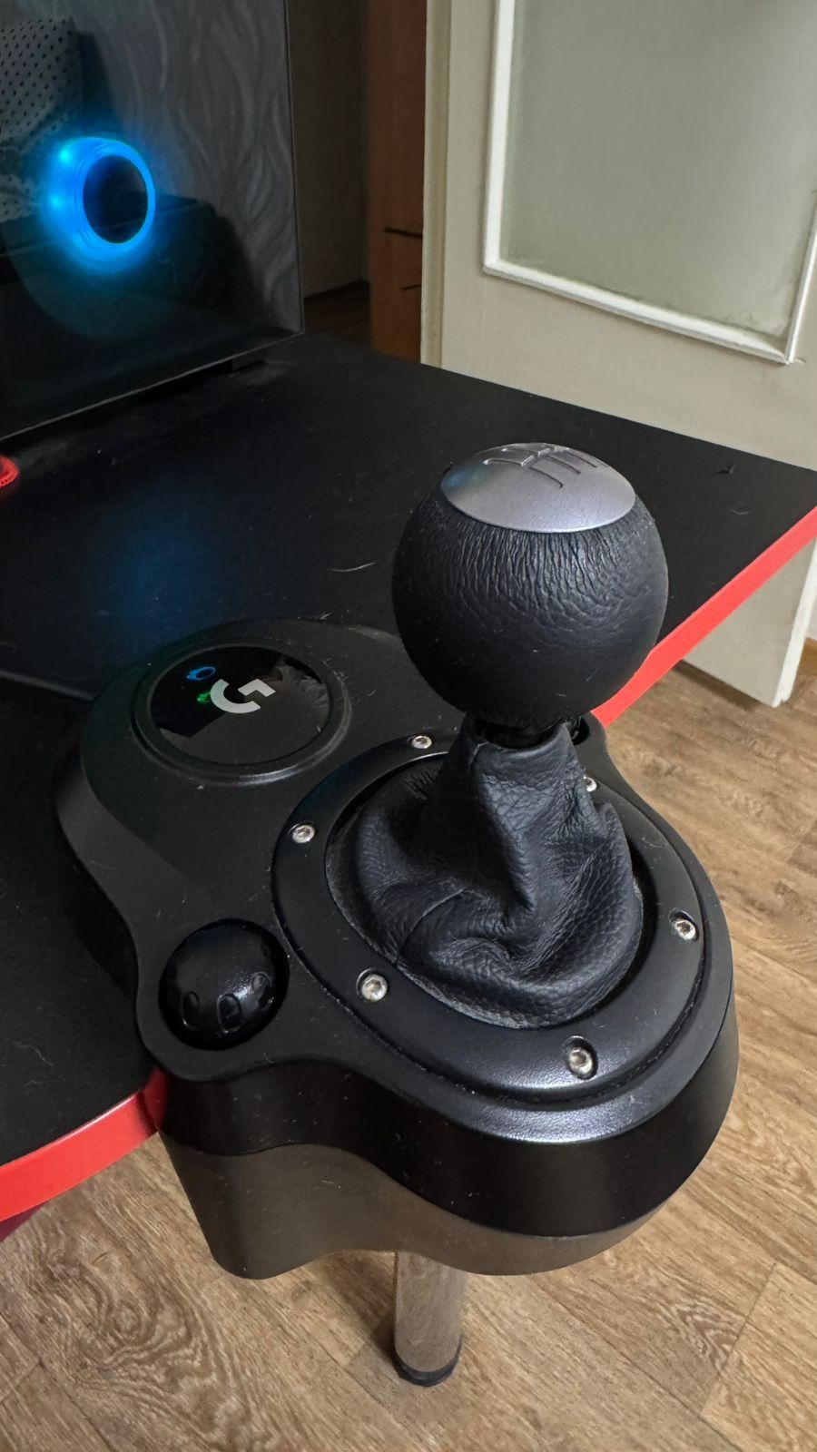Продам игровой руль Logitech G923