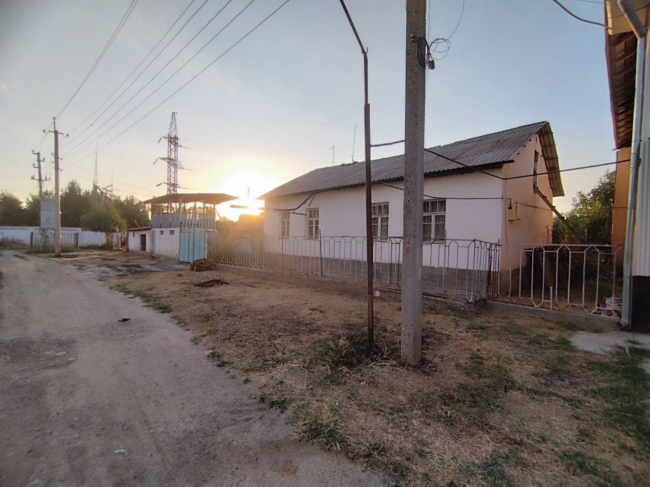 Продам дом 18 суток Янгибазар центр.