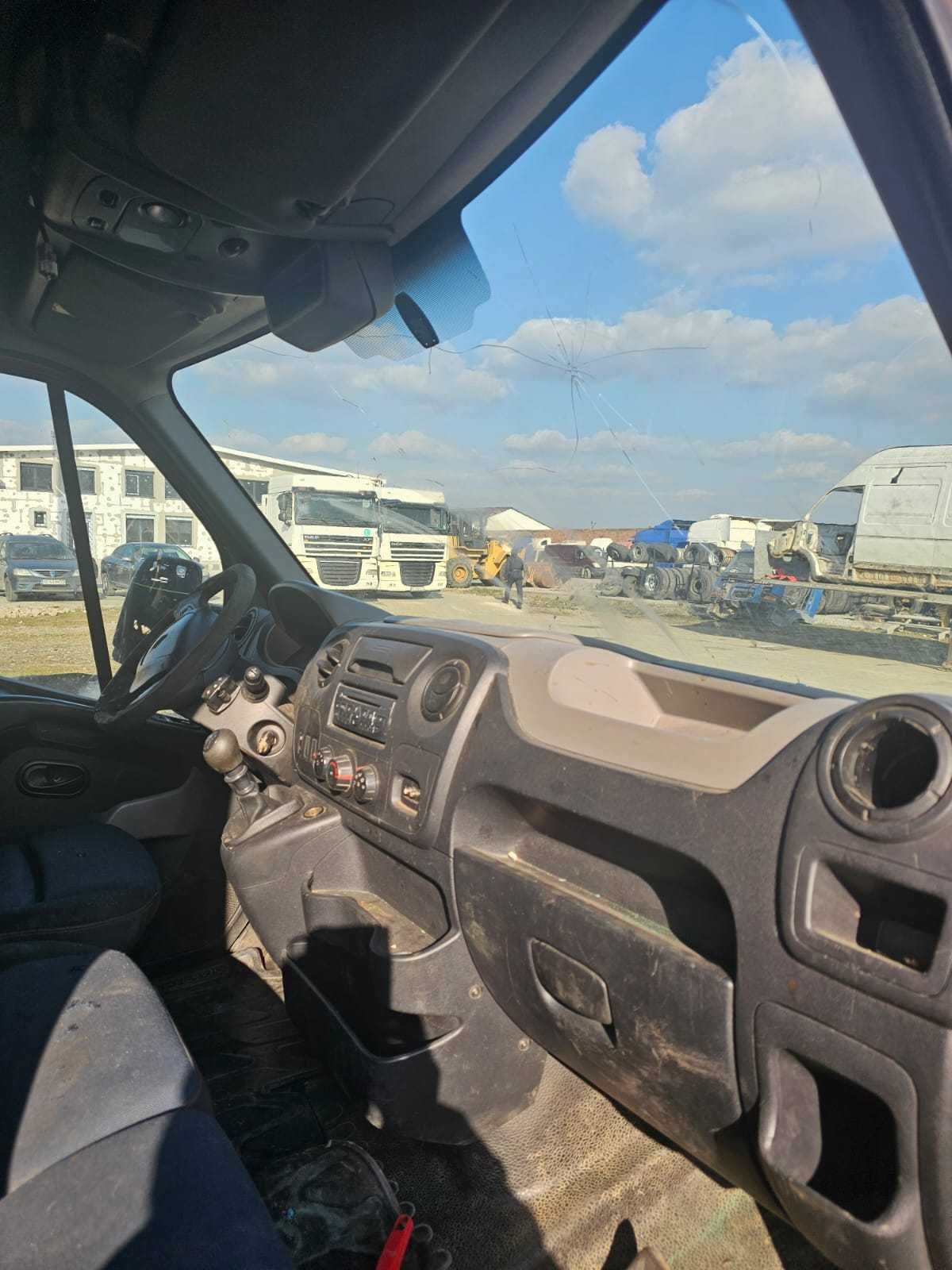 Dezmembram Renault Master