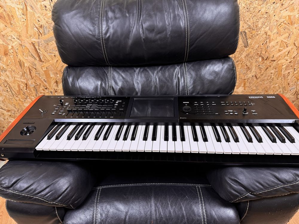 Продават се Korg Kronos 2 u Korg pa4x !