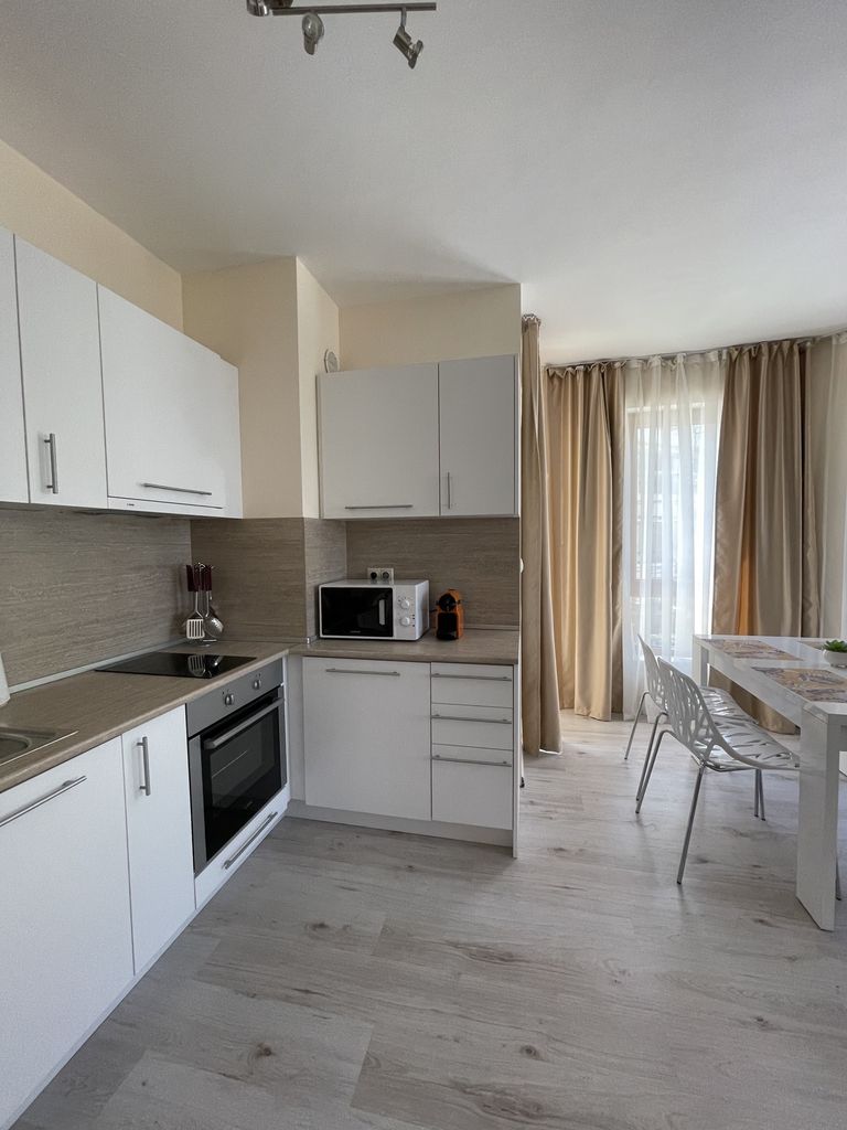 Дава се под наем Двустаен апартамент в Варна, Аспарухово - 70 кв.м за 600 € - Снимка #2