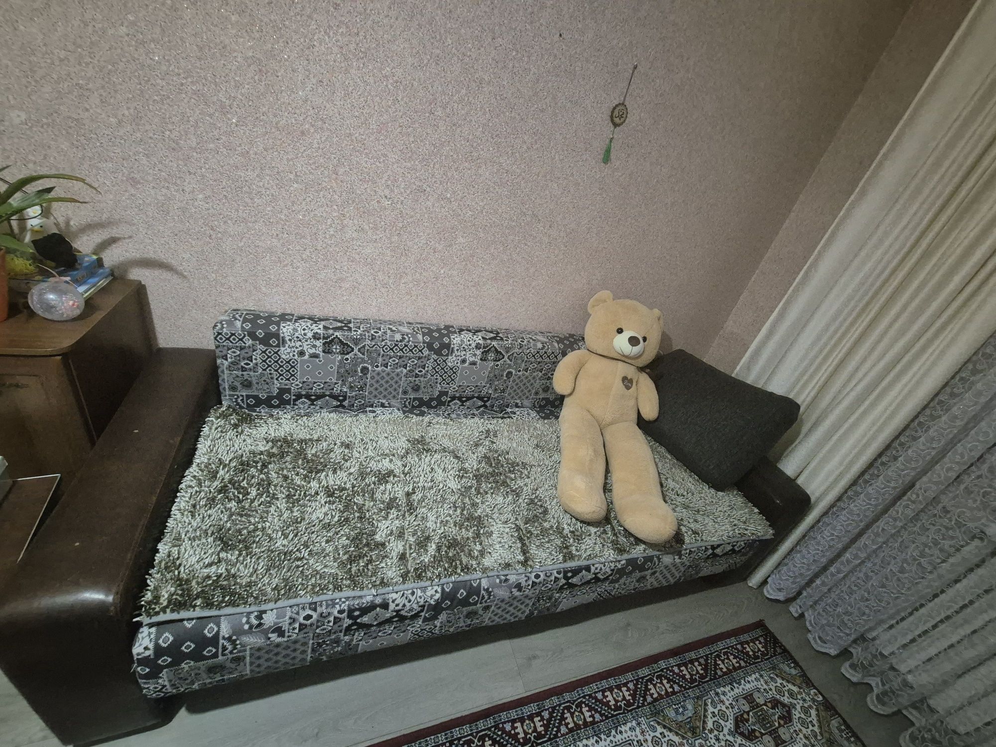 Срочно продаем диван