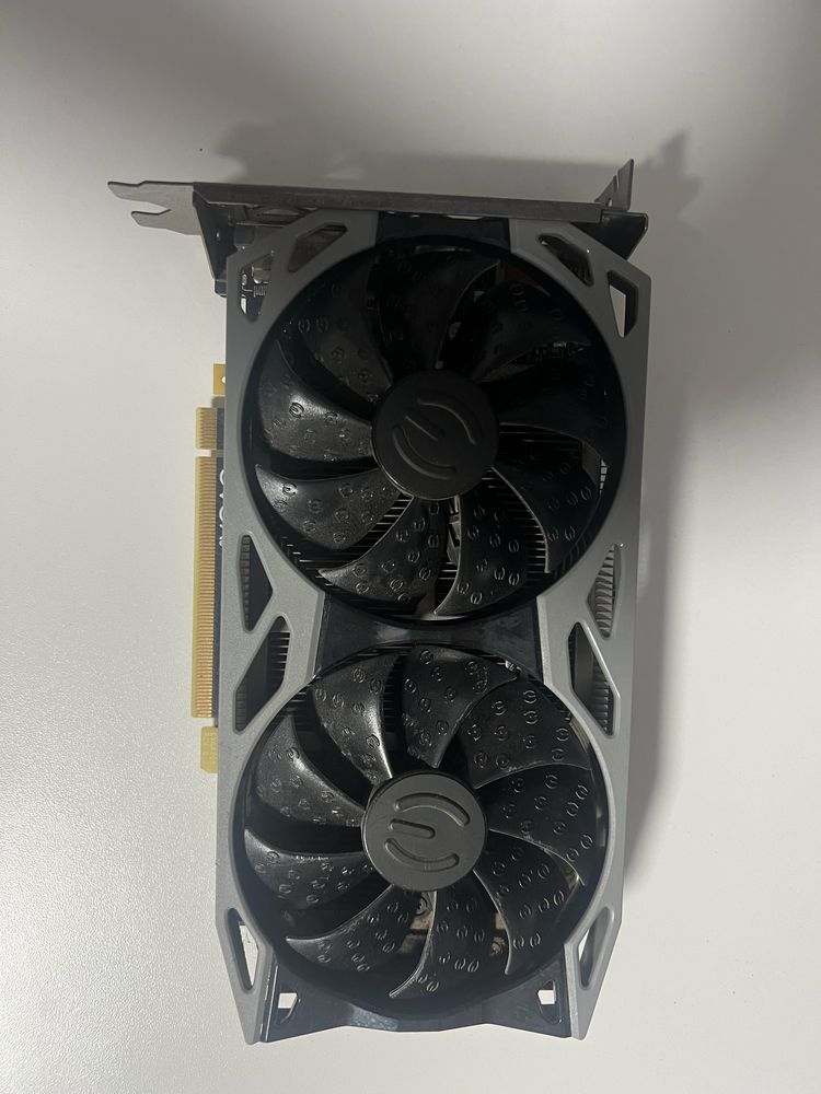 RTX 1660 SUPER EVGA перфектна карта като нова