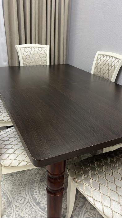 Стол для гостей раздвижной