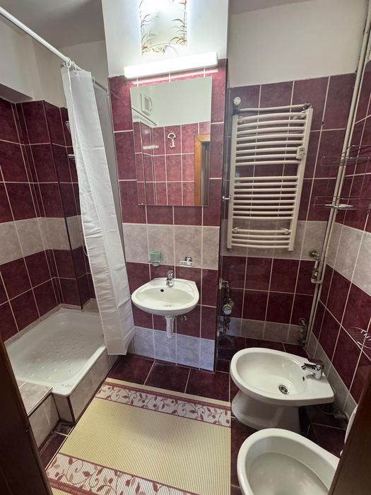 Inchiriez apartament cu 3 camere zona Bulevardul Dacia colt cu Decebal