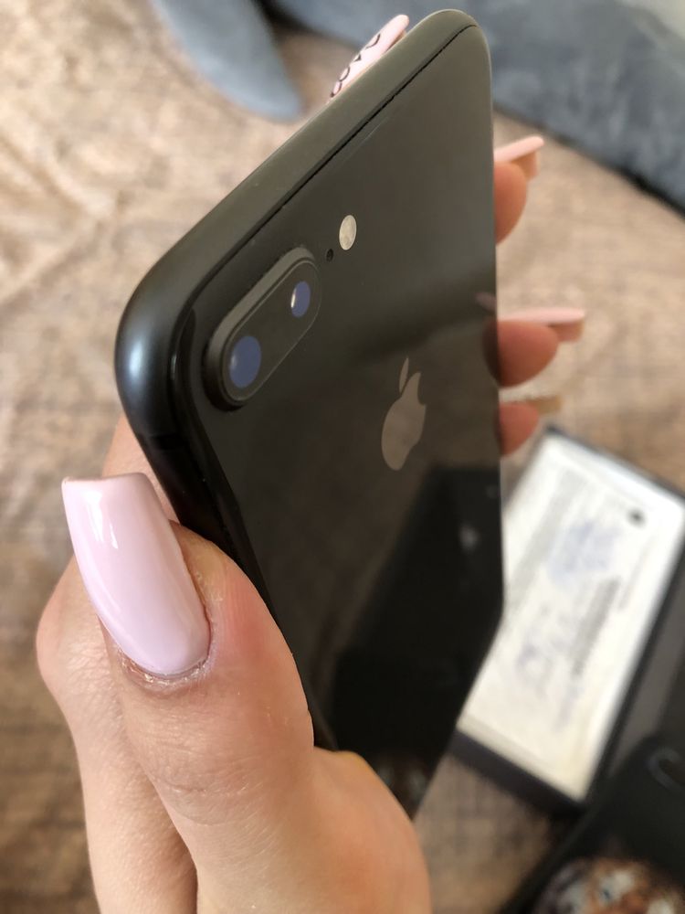 Продам Iphone 8+ 64GB space grey