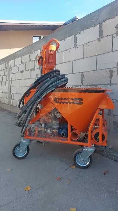 Inchiriez pompa tencuiala trifazata