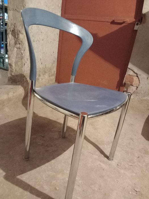 Scaune metalice solide