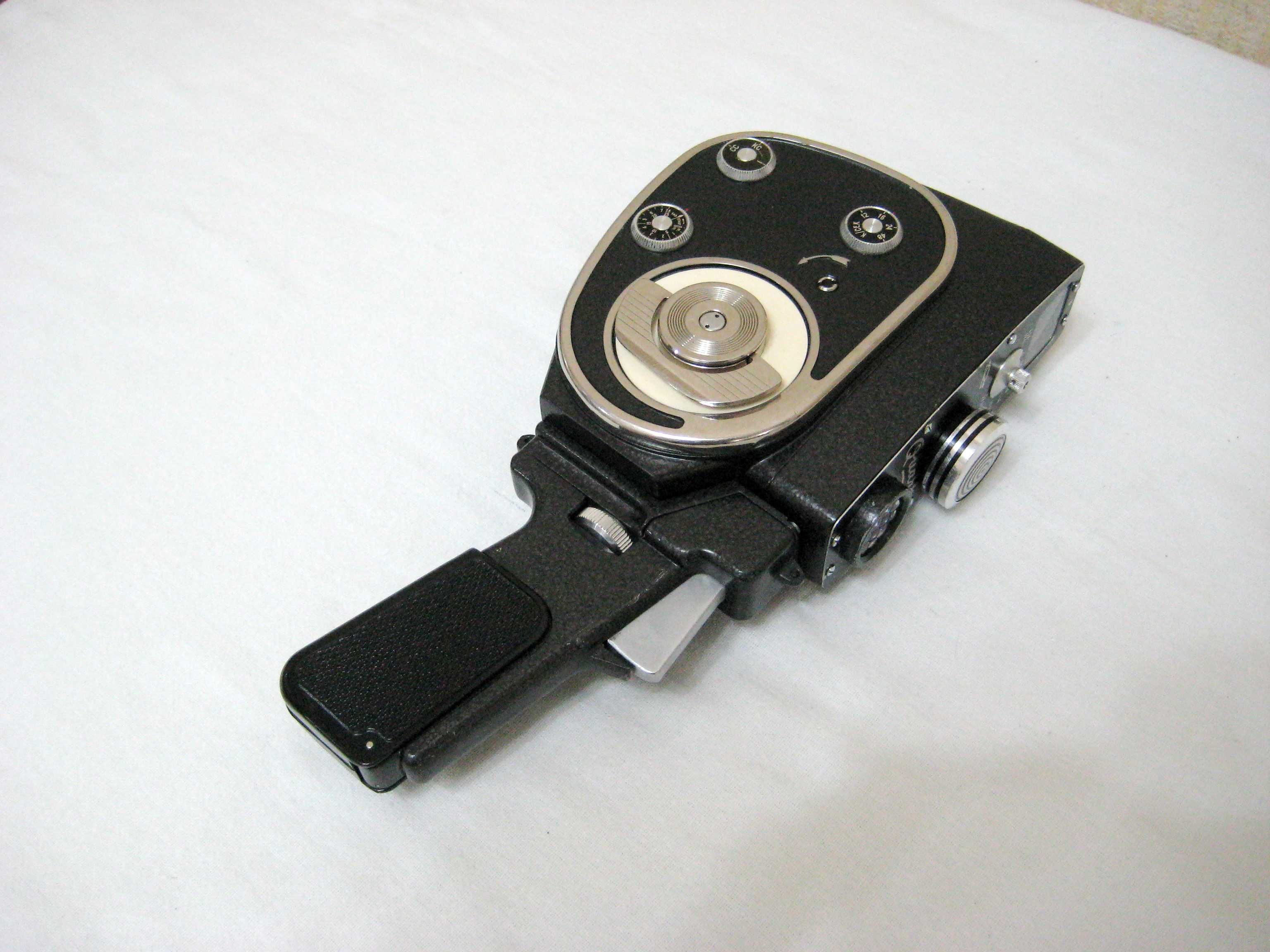 Кинокамера Кварц 2  1962 год киносъемочный аппарат идеальном состоянии