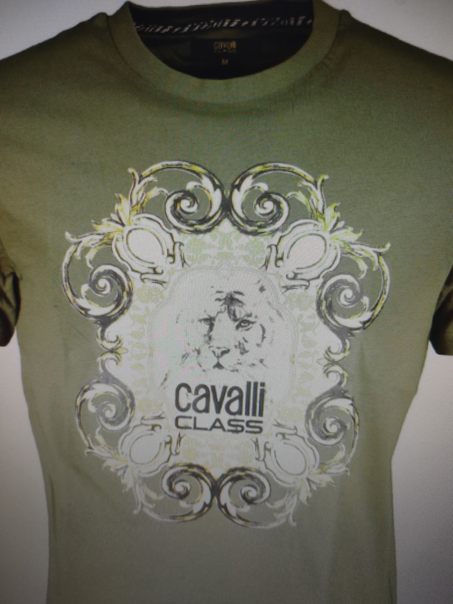 Vând tricouri Cavalli originale. diverse modele
Diferite modele și cul