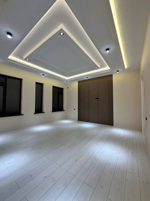 1 Sotix uy 2 Etaj 5 xona ( 12 bekat metro)