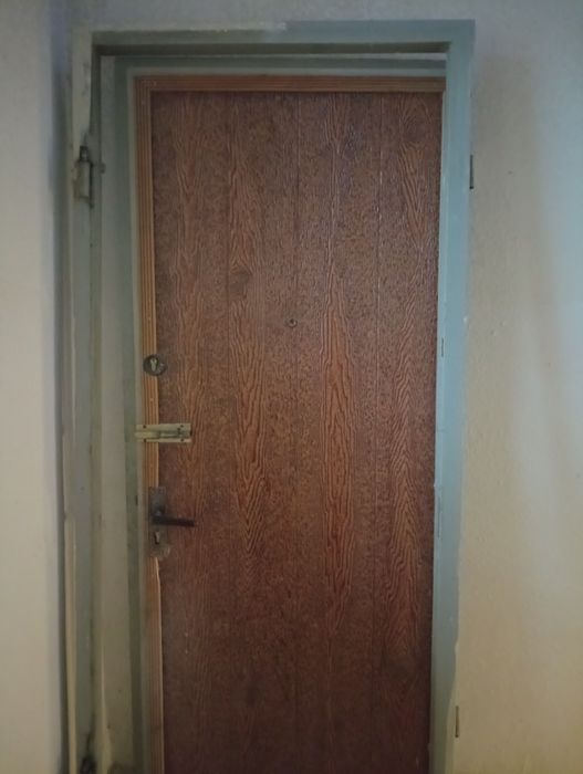 Продаю железную дверь