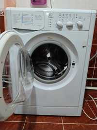 Продам стиральную машину Indesit в хорошем состоянии