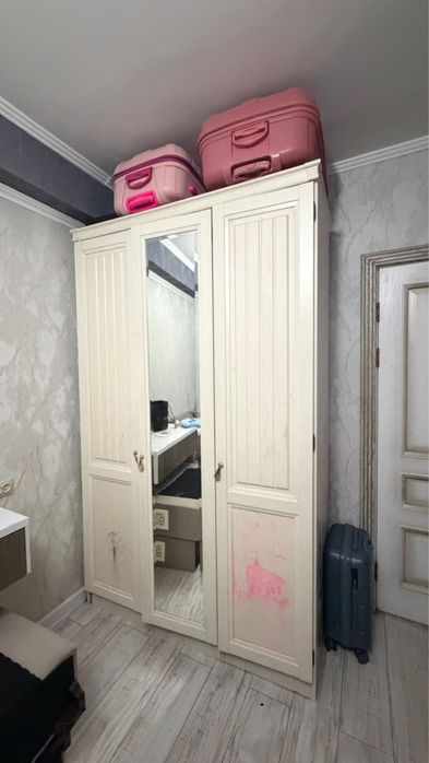 Шифоньер с тумбой внутри