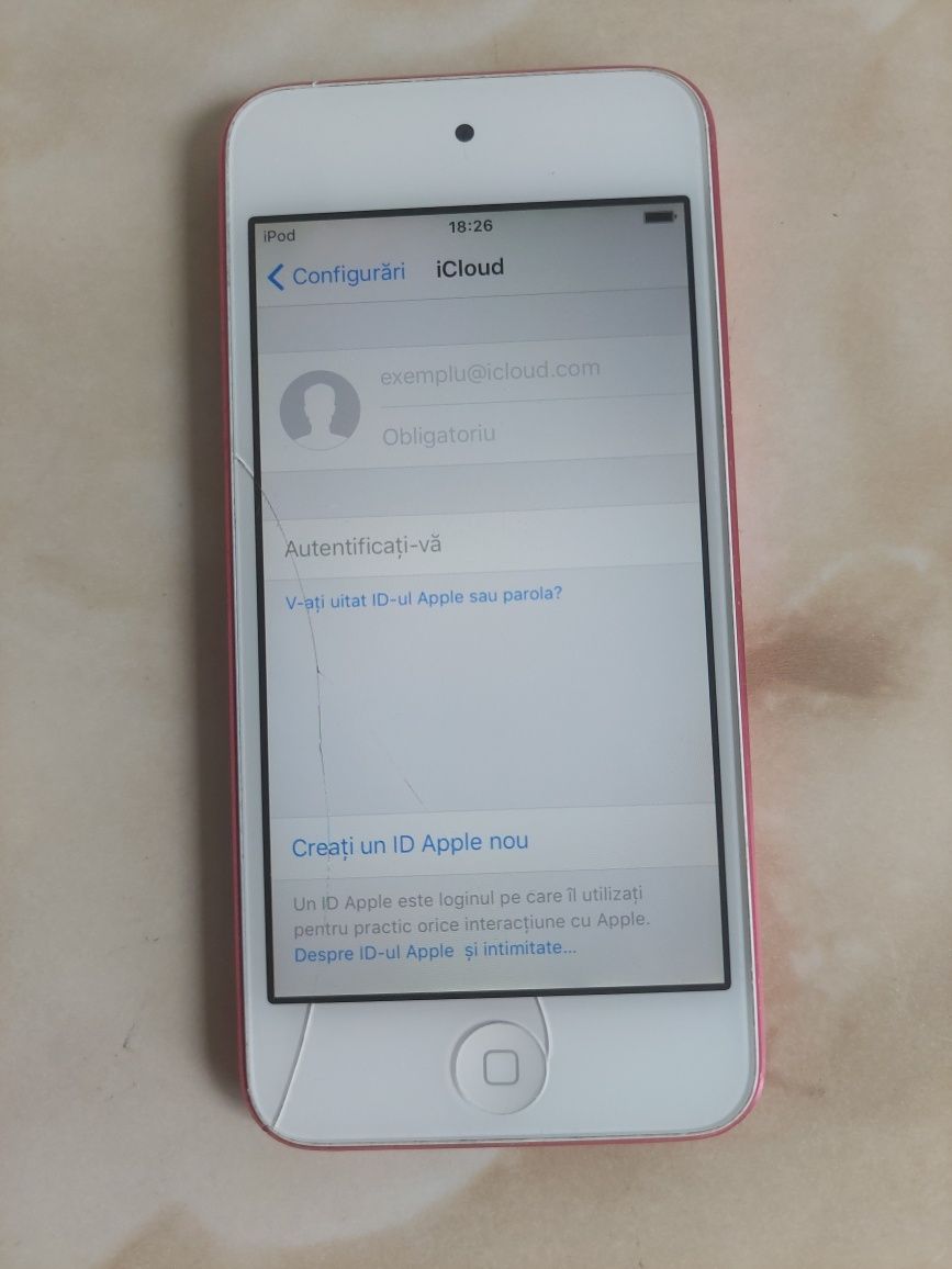 Vând Apple iPod Touch generația 5 [pink/roz] ușor fisurat //poze reale